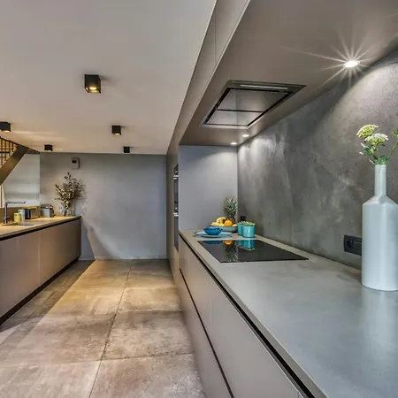 Holiday home Beautiful With Jacuzzi In *