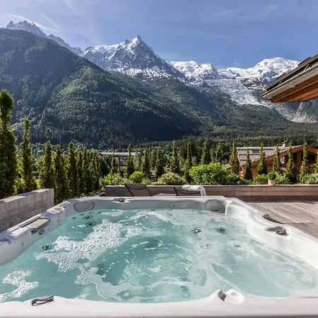 Beautiful With Jacuzzi In *