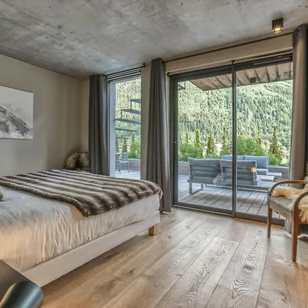 Beautiful With Jacuzzi In *