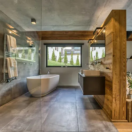 Beautiful With Jacuzzi In