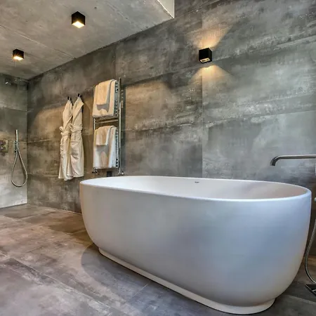 Beautiful With Jacuzzi In *