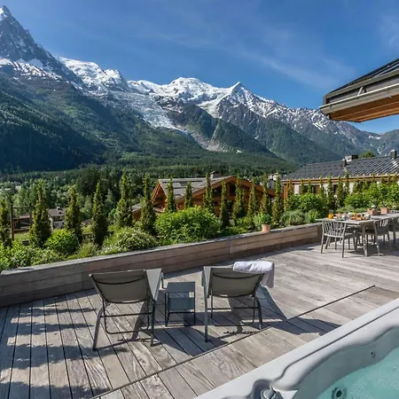 Beautiful With Jacuzzi In *